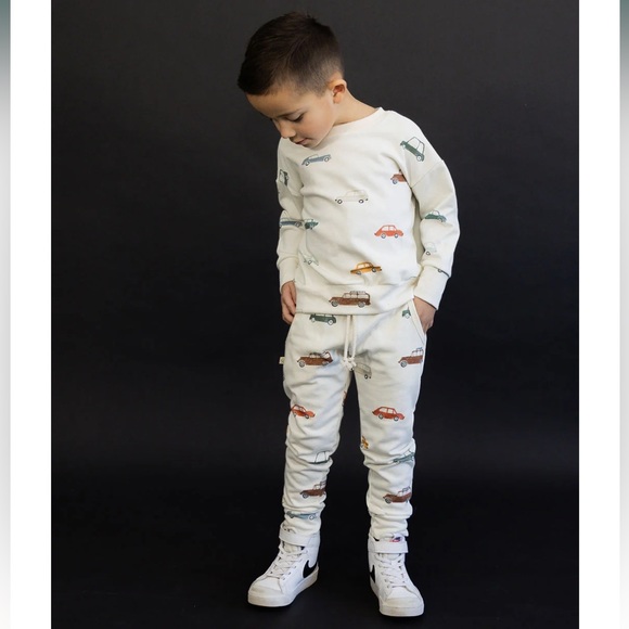 VGUC Boxy Sweatshirt in Cars on Natural from Childhoods Clothing - Picture 3 of 5